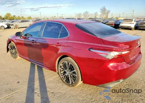 2018 Toyota Camry L из США, поврежденный, VIN 4T1B11HK9JU554337